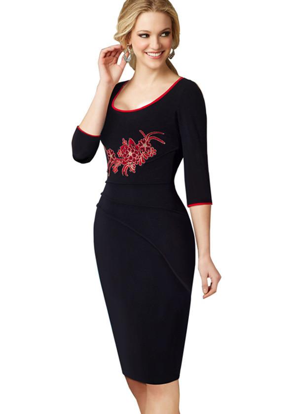 Vestido Midi Tubinho Preto com Bordado Floral