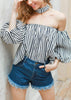 Blusa Listrada Ombro a Ombro com Choker
