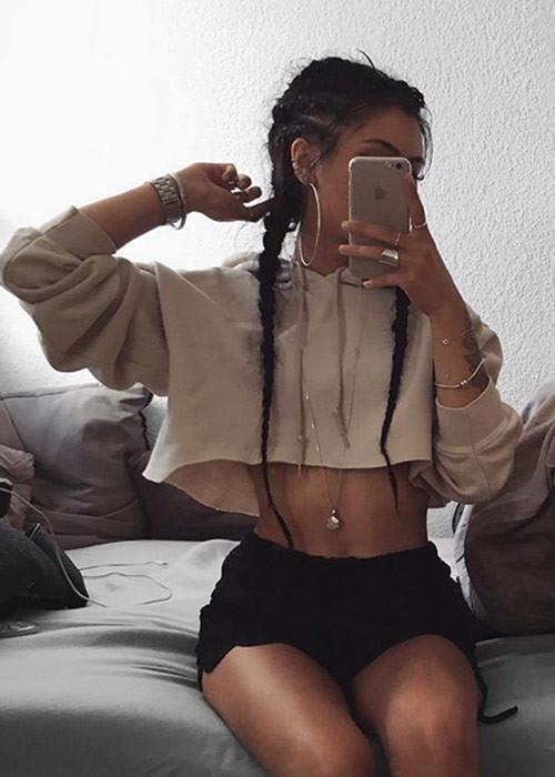 Blusão Cropped Em Moletom Com Capuz