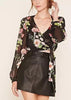 Blusa Chiffon Decote V Transpassado Estampada
