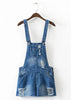 Jardineira Jeans Azul Com Detalhe Rasgado
