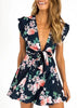 Vestido Curto Florido Decotado na Frente
