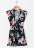 Vestido Curto Florido Decotado na Frente