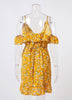 Vestido Curto Ombro Vazado Floral com Babado
