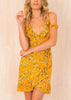 Vestido Curto Ombro Vazado Floral com Babado