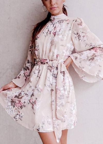 Vestido Floral Curto com Manga Longa