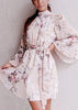 Vestido Floral Curto com Manga Longa