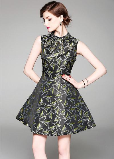 Vestido Curto Rodado com Pedraria