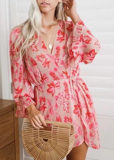 Vestido Florido Curto com Manga
