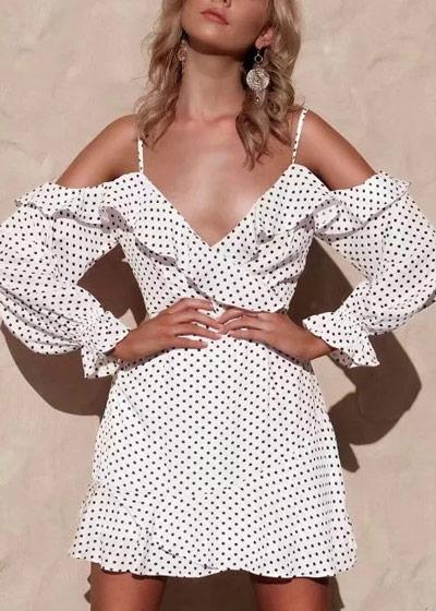 Vestido Poá de Ombros Vazados com Babado