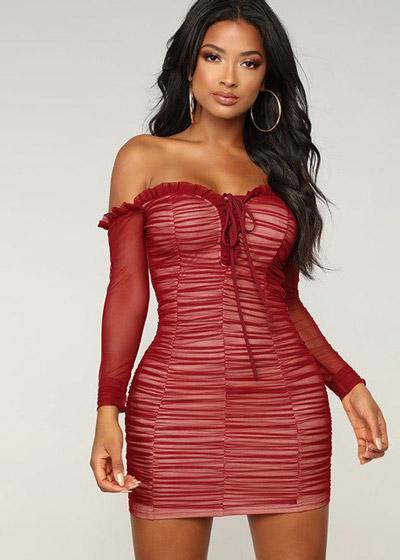 Vestido Ombro a Ombro Curto Colado com Manga