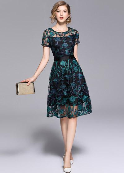 Vestido Evasê Curto Bordado para Festa