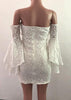 Vestido Curto de Renda Manga Flare Ombro de Fora