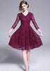 Vestido Curto Evasê de Renda Marsala