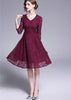 Vestido Curto Evasê de Renda Marsala