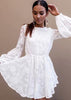 Vestido de Festa Branco Curto Rodado Manga Longa