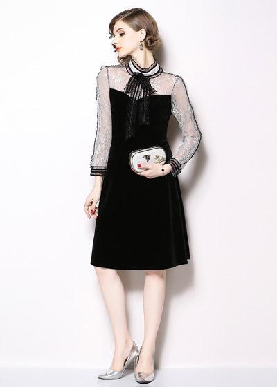 Vestido de Veludo Curto com Renda Gola Laço