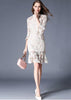 Vestido de Renda Curto Manga Flare com Babado