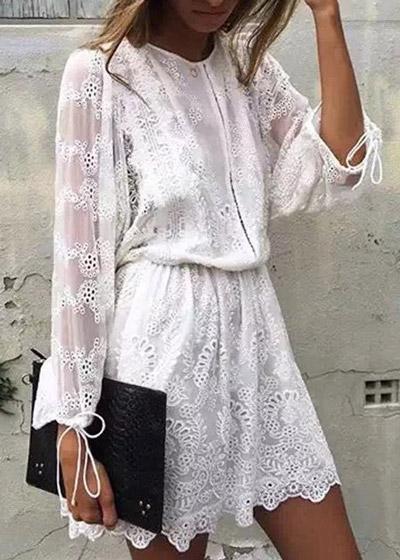 Vestido Renda Branco Curto com Trançado nas Costas