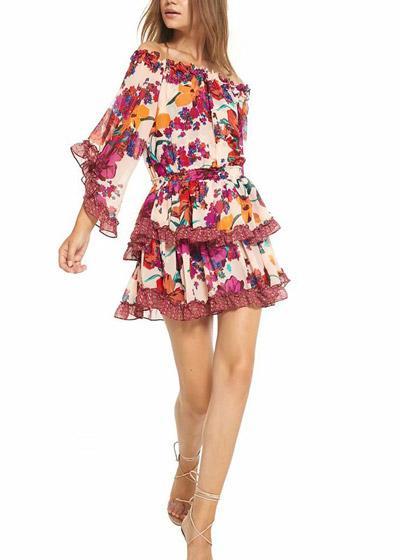 Vestido Ombro a Ombro Curto Estampado Manga Flare com Babado