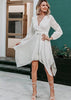 Vestido Curto Branco com Corte Assimetrico