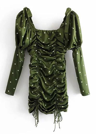 Vestido Poá Curto Colado de Festa Manga Princesa