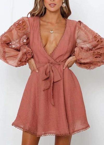Vestido Curto Decotado Manga Longa Bufante