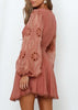 Vestido Curto Decotado Manga Longa Bufante