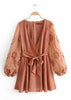 Vestido Curto Decotado Manga Longa Bufante
