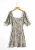 Vestido Curto Animal Print com Babado na Barra