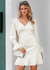 Vestido com Babado na Barra Curto Branco Manga Sino