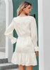 Vestido com Babado na Barra Curto Branco Manga Sino