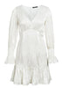 Vestido com Babado na Barra Curto Branco Manga Sino