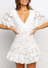 Vestido Branco Curto Rodado Renda Manga Flare