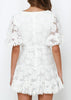 Vestido Branco Curto Rodado Renda Manga Flare