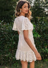 Vestido Curto Renda Branco Manga Flare com Babado