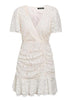 Vestido Curto Renda Branco Manga Flare com Babado