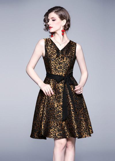 Vestido Curto Rodado Estampado Animal Print