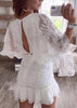 Vestido Festa Branco Curto Manga Flare com Babado