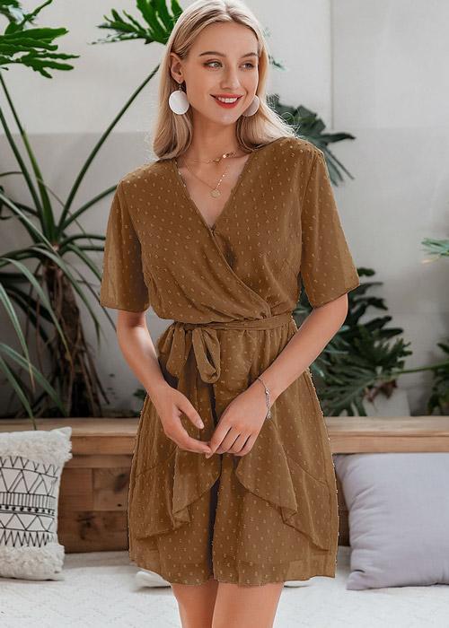 Vestido Curto Casual Solto com Babado na Frente