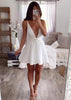 Vestido de Festa Branco Curto Rodado Decotado