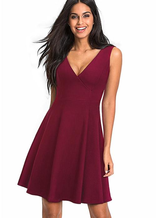 Vestido Curto Rodado com Decote nas Costas