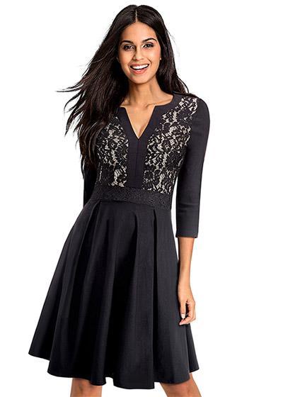 Vestido Evasê Preto com Renda
