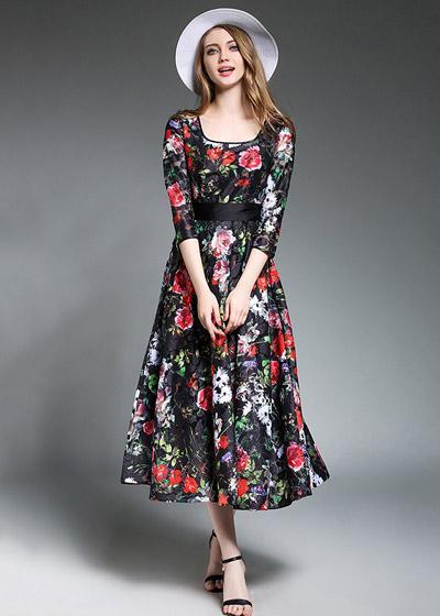 Vestido Evasê de Renda Floral
