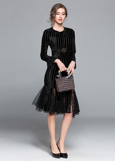 Vestido Peplum Veludo com Gola Laço