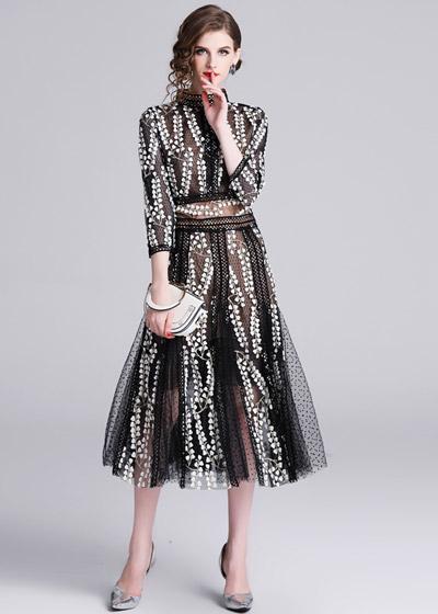 Vestido Midi Tule Bordado Manga Longa