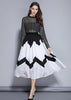Vestido Evase Midi Preto e Branco com Renda