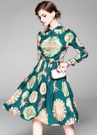 Vestido Evasê Estampado Laço na Gola Manga Longa
