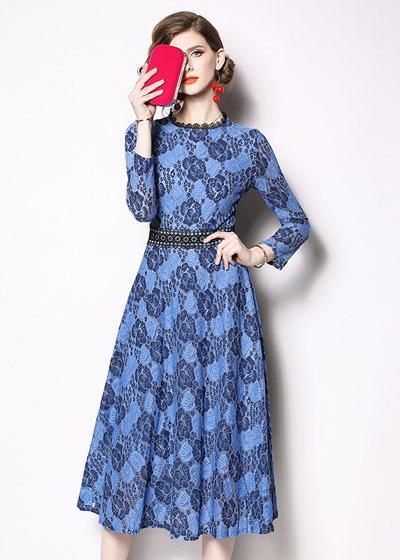 Vestido de Renda Azul Claro Midi Manga Longa