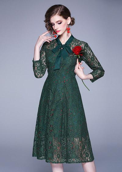 Vestido de Renda Midi Verde Gola Laço com Manga